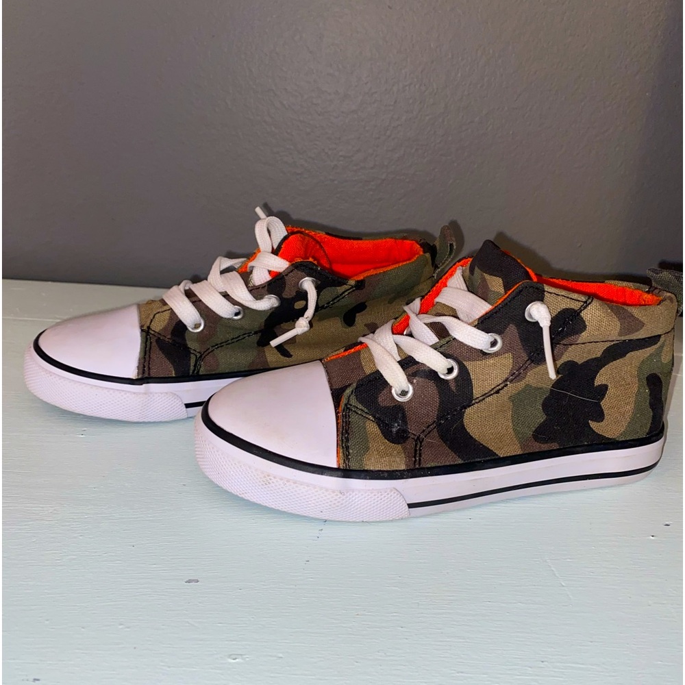 Army green camo high top / Worn once / Like new